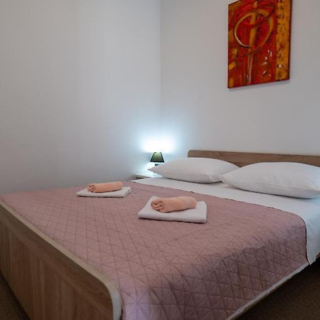 Irena'S Place A1 罗维尼 外观 照片