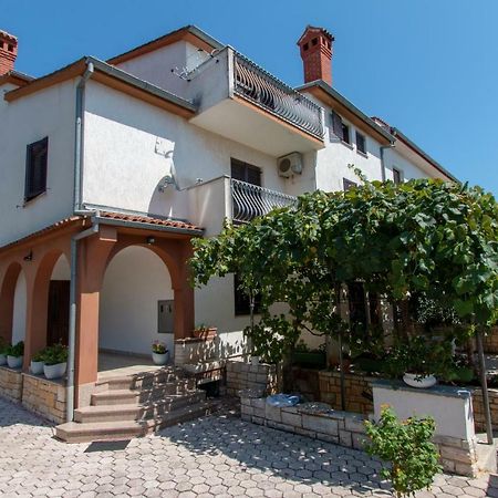 Irena'S Place A1 罗维尼 外观 照片