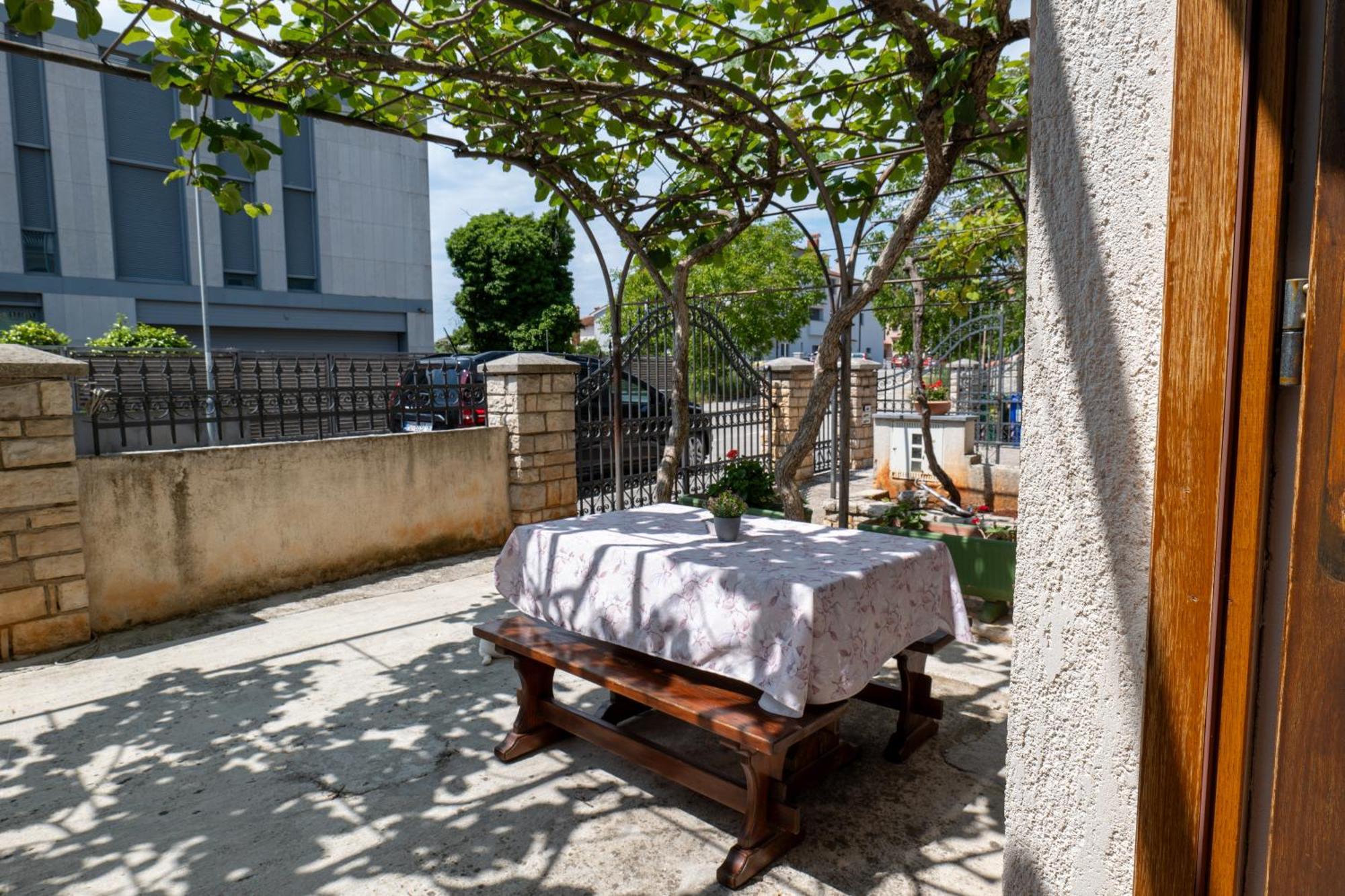 Irena'S Place A1 罗维尼 外观 照片