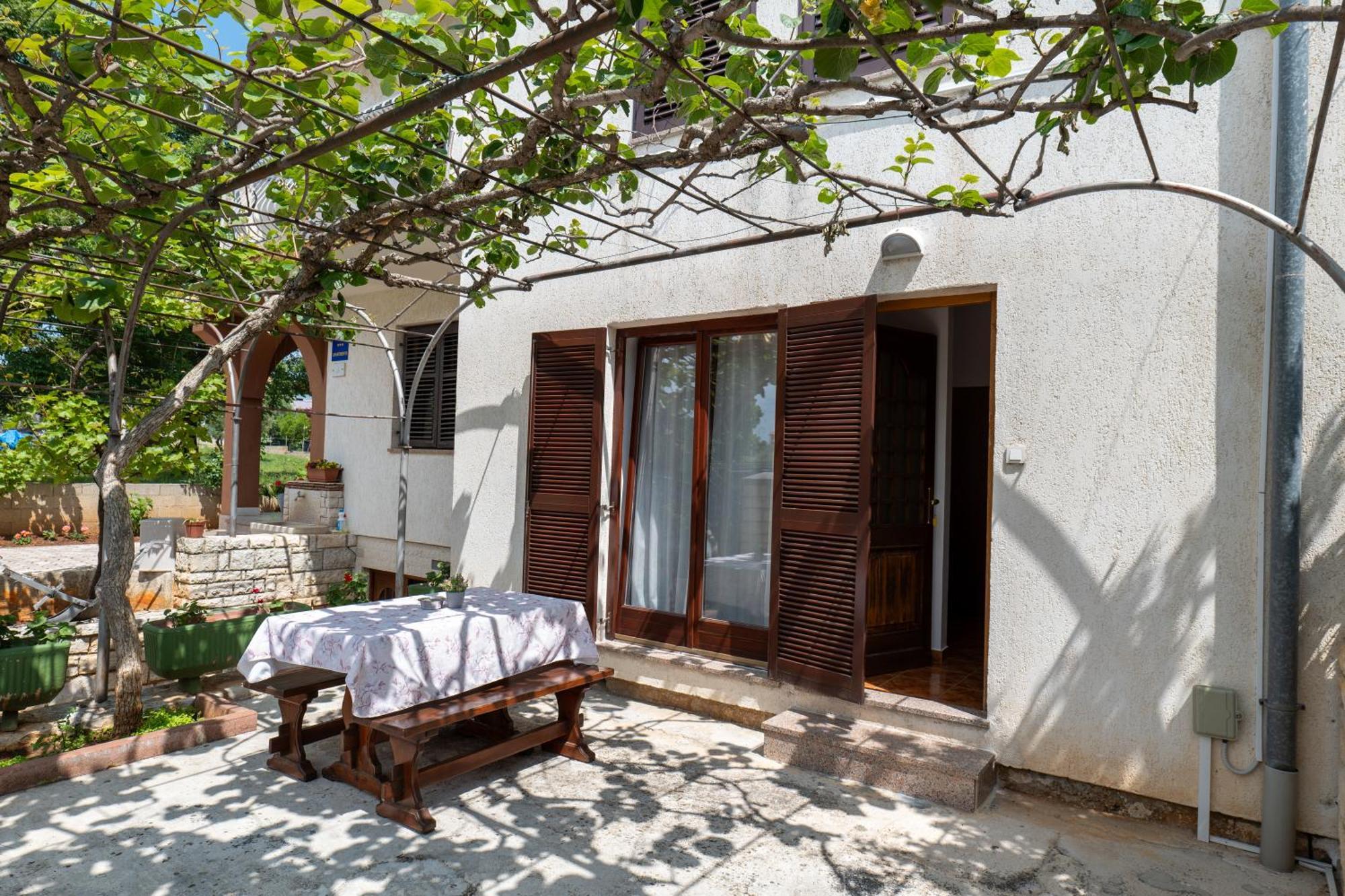 Irena'S Place A1 罗维尼 外观 照片