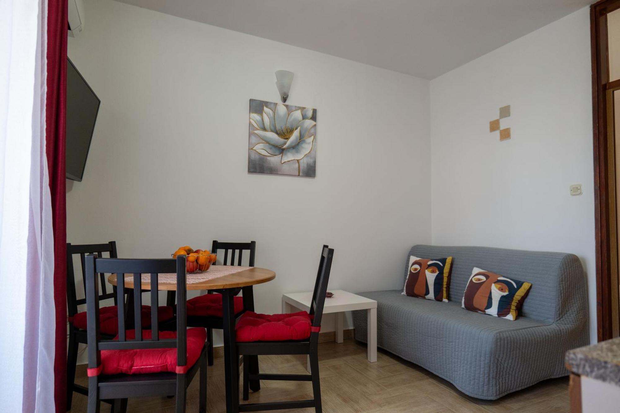 Irena'S Place A1 罗维尼 外观 照片