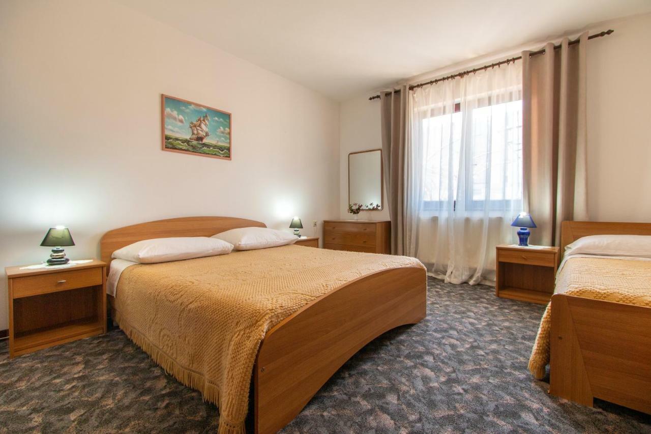 Irena'S Place A1 罗维尼 外观 照片