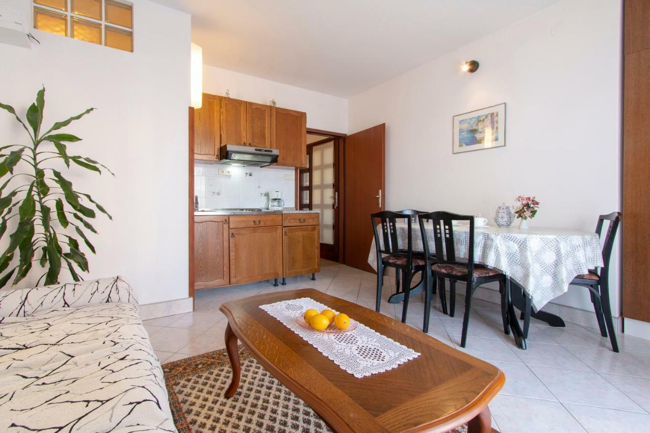 Irena'S Place A1 罗维尼 外观 照片