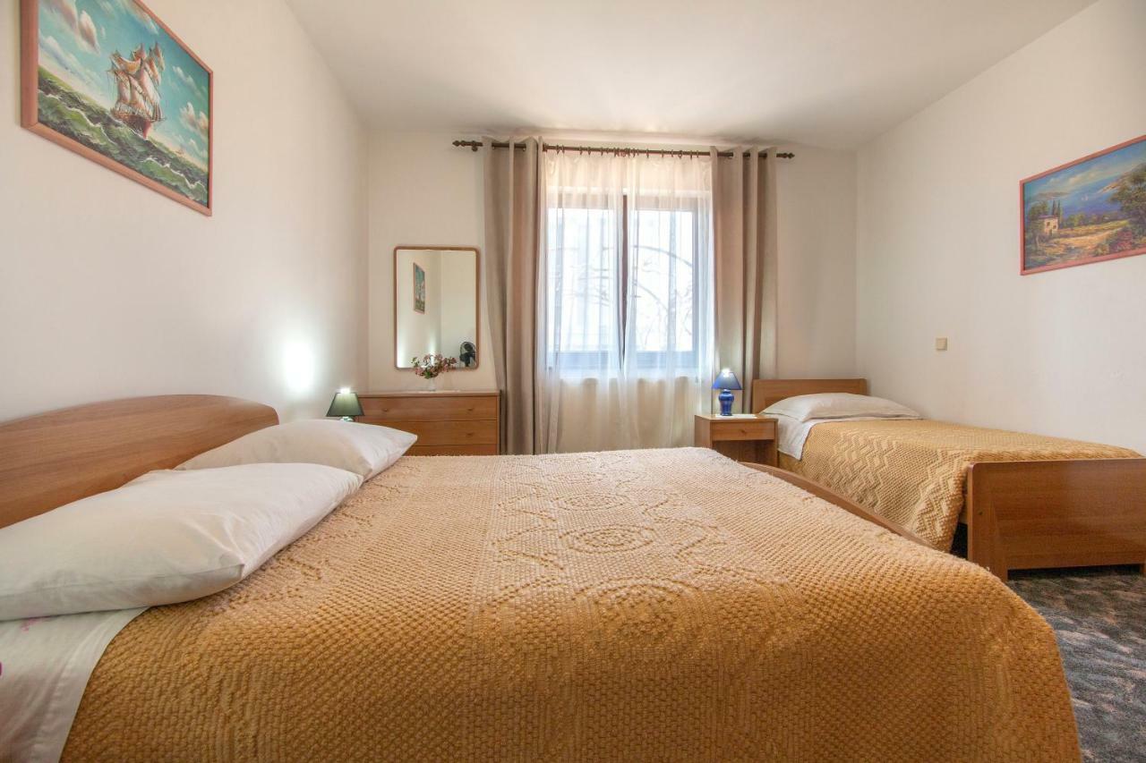 Irena'S Place A1 罗维尼 外观 照片