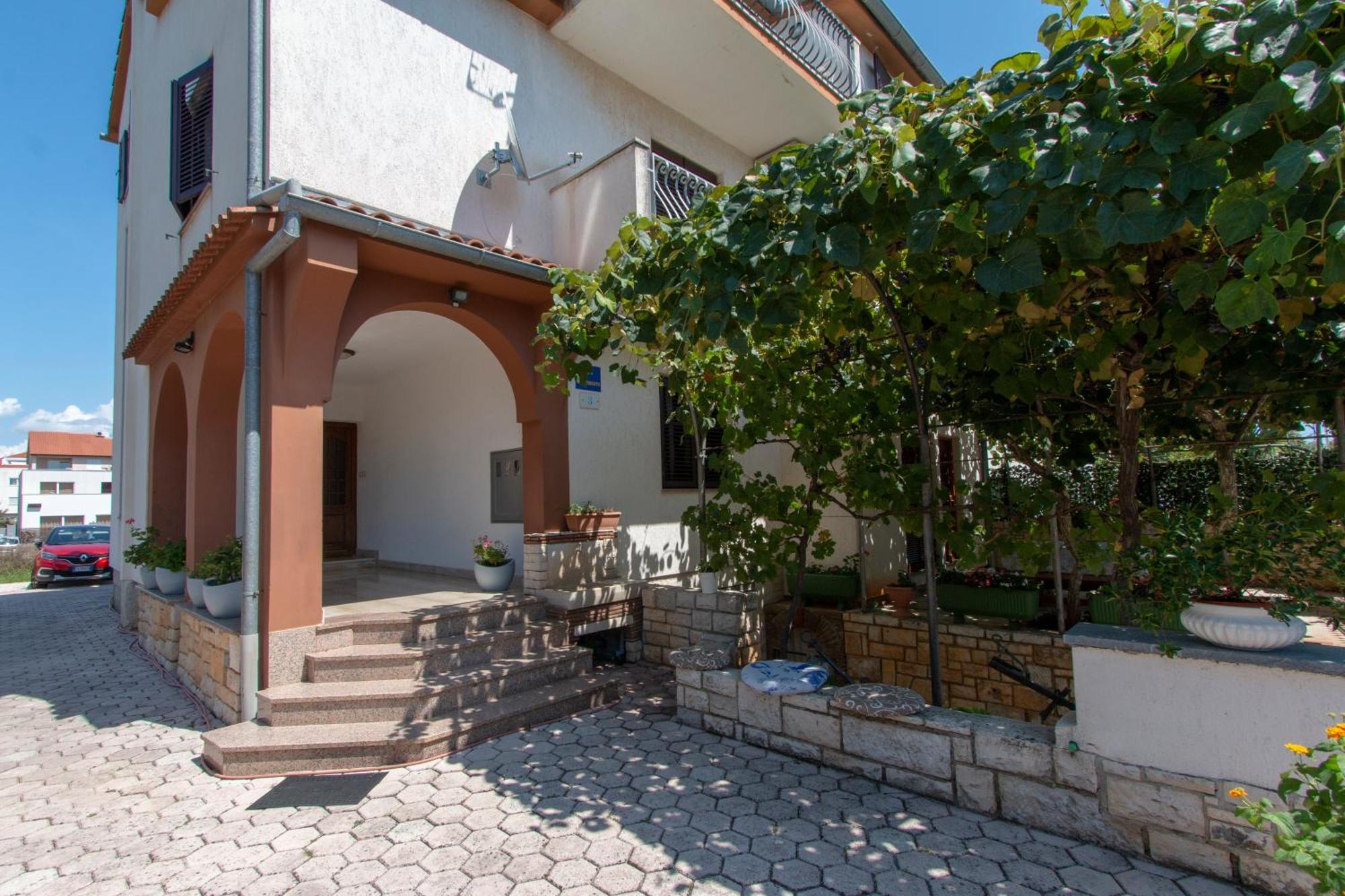 Irena'S Place A1 罗维尼 外观 照片