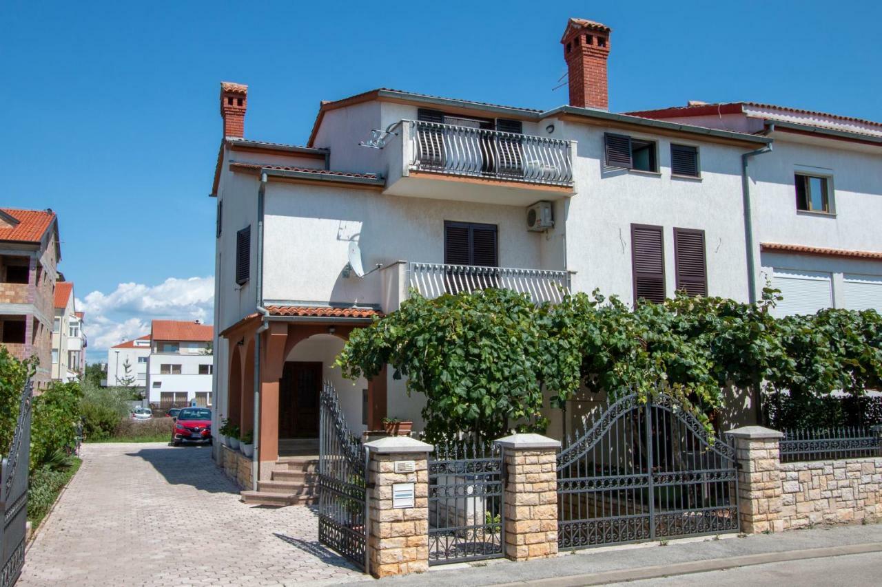 Irena'S Place A1 罗维尼 外观 照片